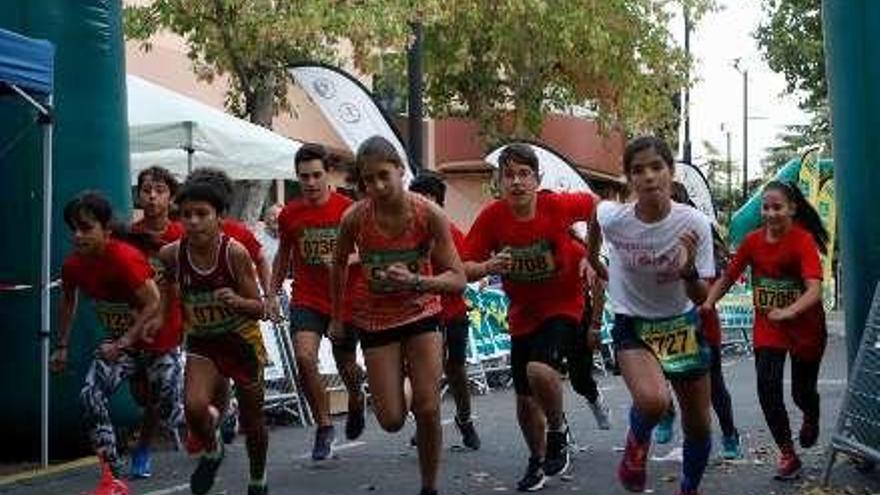 Dos momentos de la cita deportiva celebrada en Los Bloques.