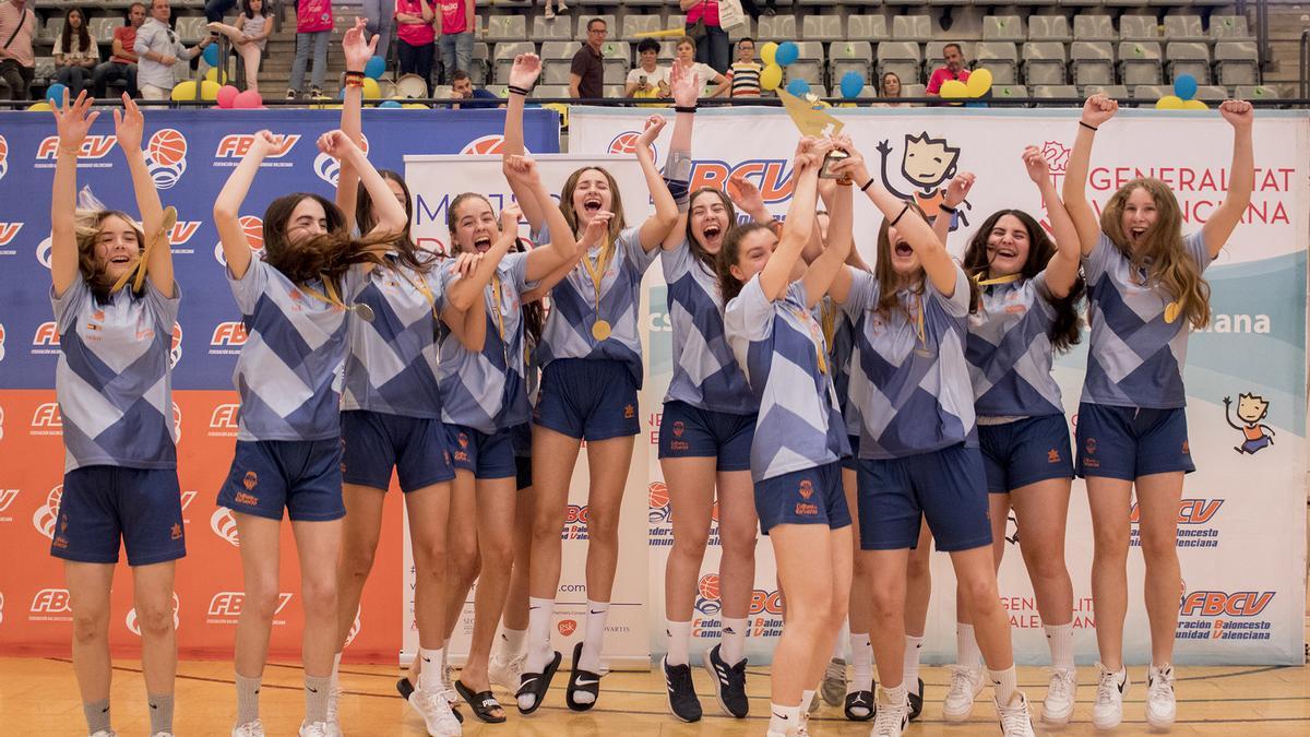 El Valencia Basket Cormorans logró el máximo premio, en categoría femenina, derrotando en el último encuentro a CB San Blas Alicante.