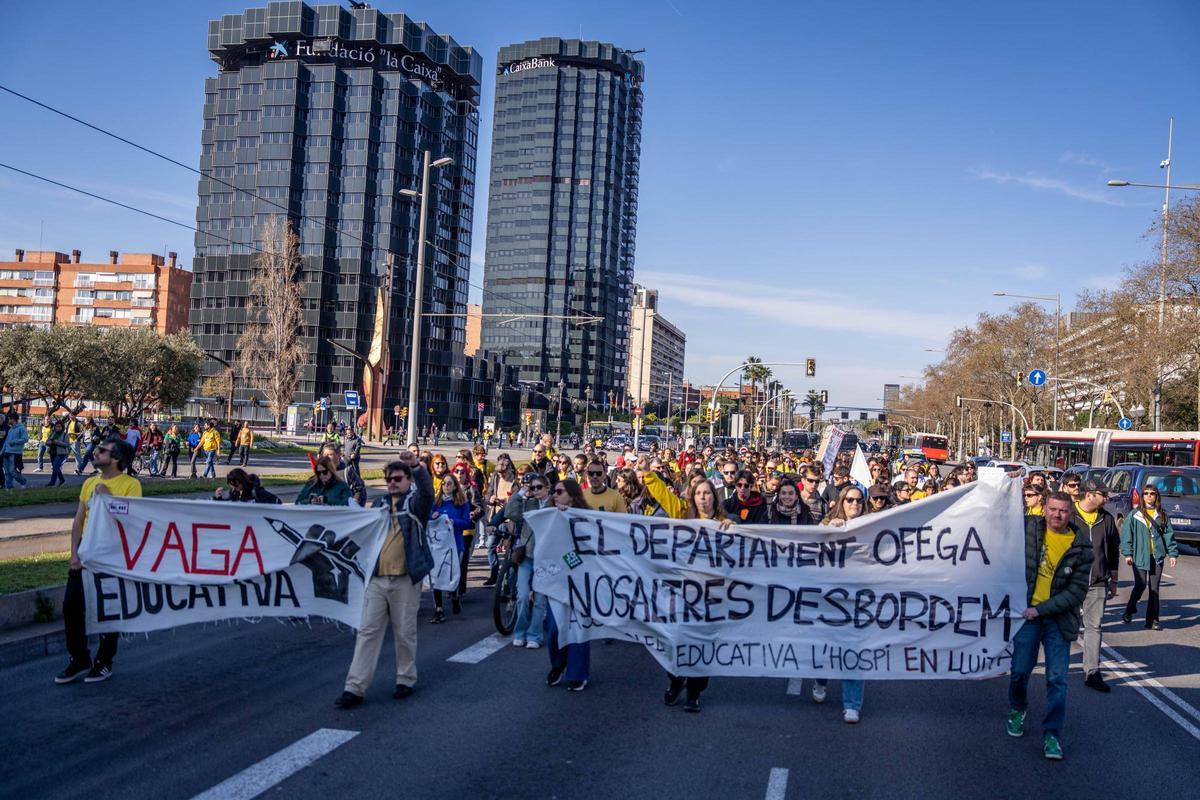 La manifestación de profesores toma el centro de Barcelona