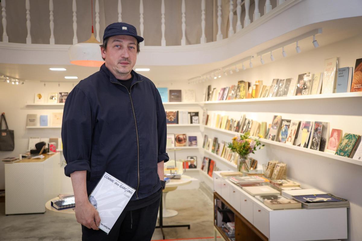 Pavel Milev, en la librería Restory Books