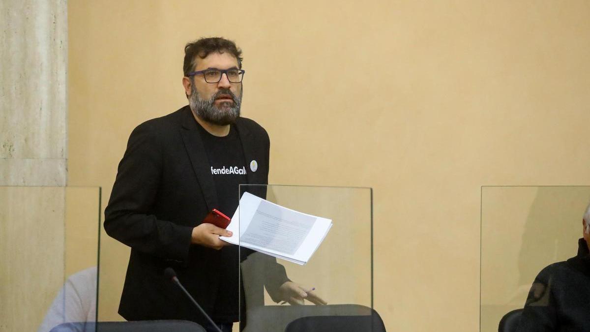 El portavoz del EU de Vilagarcía en un pleno.