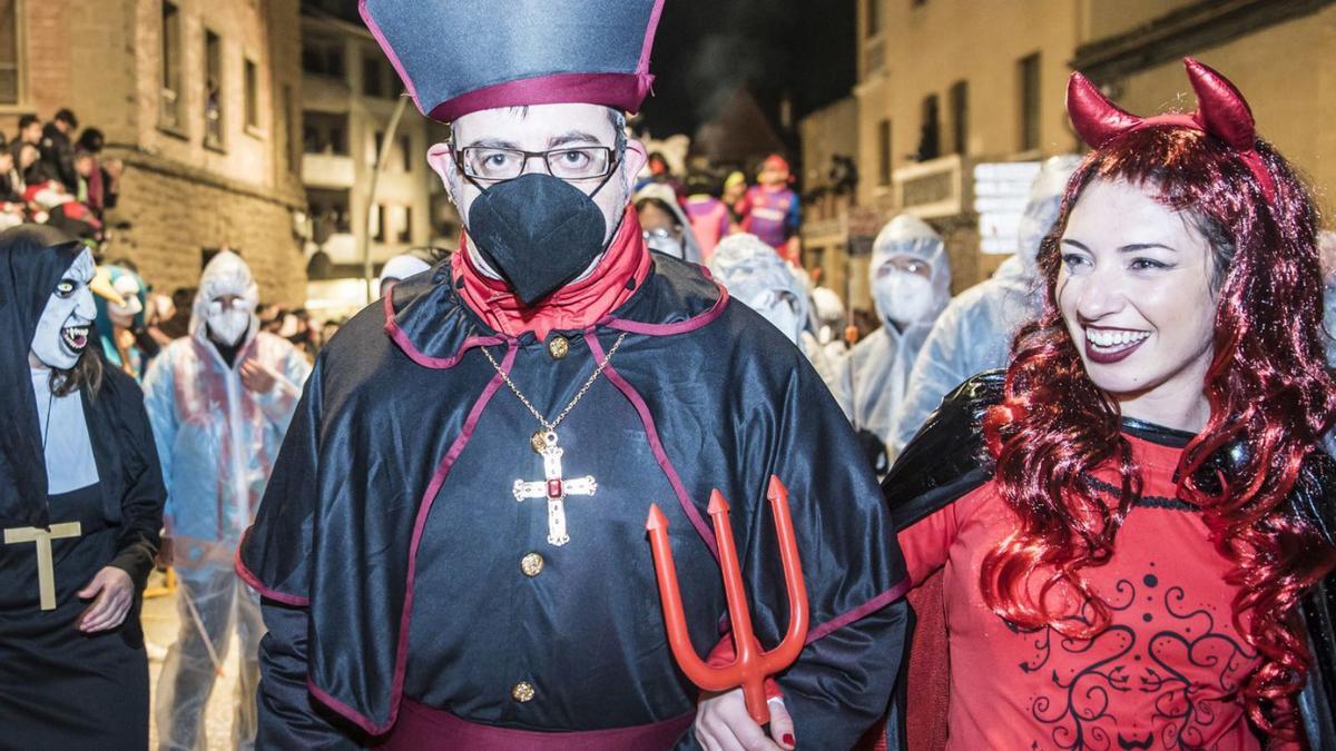 Un dels motius recurrents del Carnaval va ser la figura del bisbe emèrit de Solsona, Xavier Novell  | OSCAR BAYONA