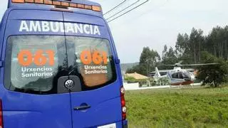 Una mujer herida al chocar un coche contra su casa y derribar parte de la fachada en Santa Comba