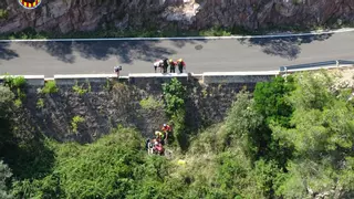 Rescatan a una ciclista tras caer en un barranco de Gátova
