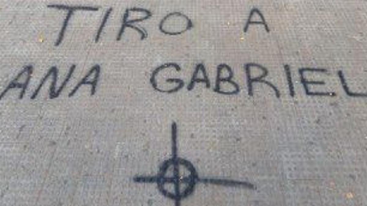 Pintada con amenazas de muerte contra Anna Gabriel en la Universidad de València.