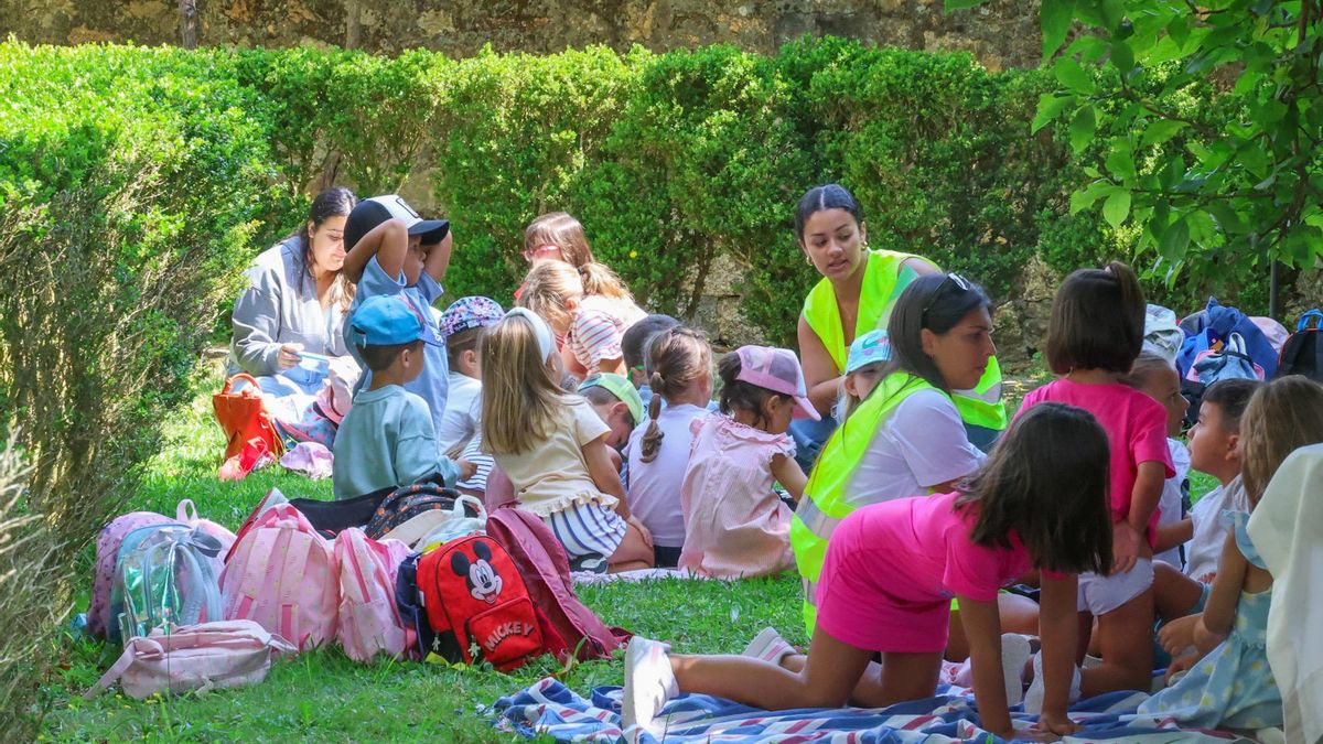 Muchos niños disfrutaron de esta primera sesión de "Contos á sombra".