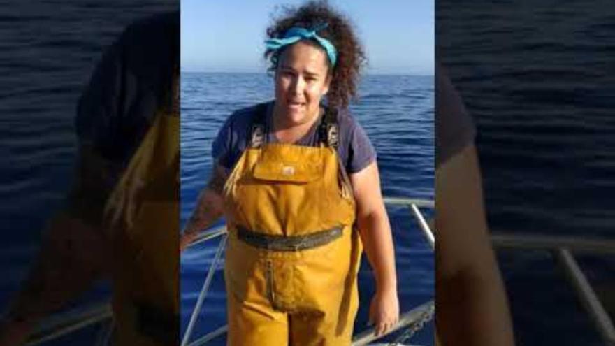 Una pescadora canaria denuncia la aparición de mascarillas en el mar