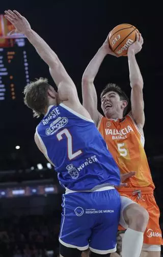 Otra exhibición taronja en el Roig Arena (110-84)