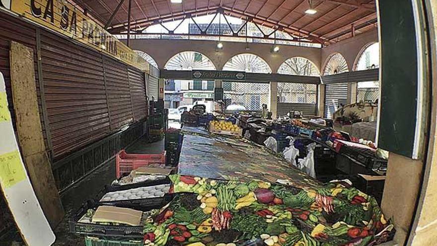 Aspecto actual de uno de los dos edificios que conforman el mercado de abastos.