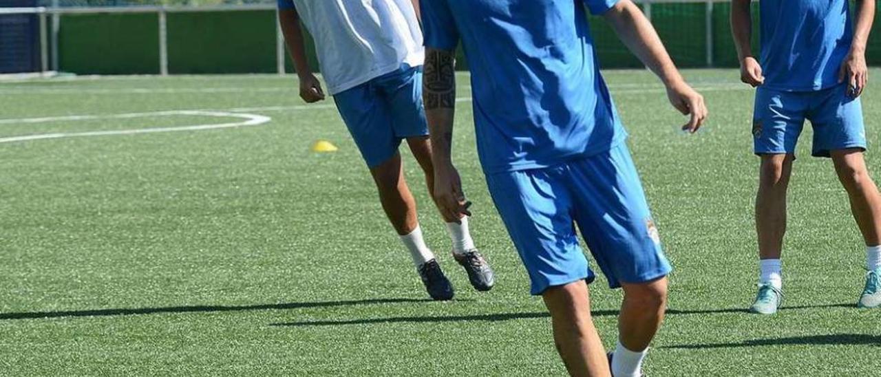 Álex Fernández, en un entrenamiento en el Príncipe Felipe. // Rafa Vázquez