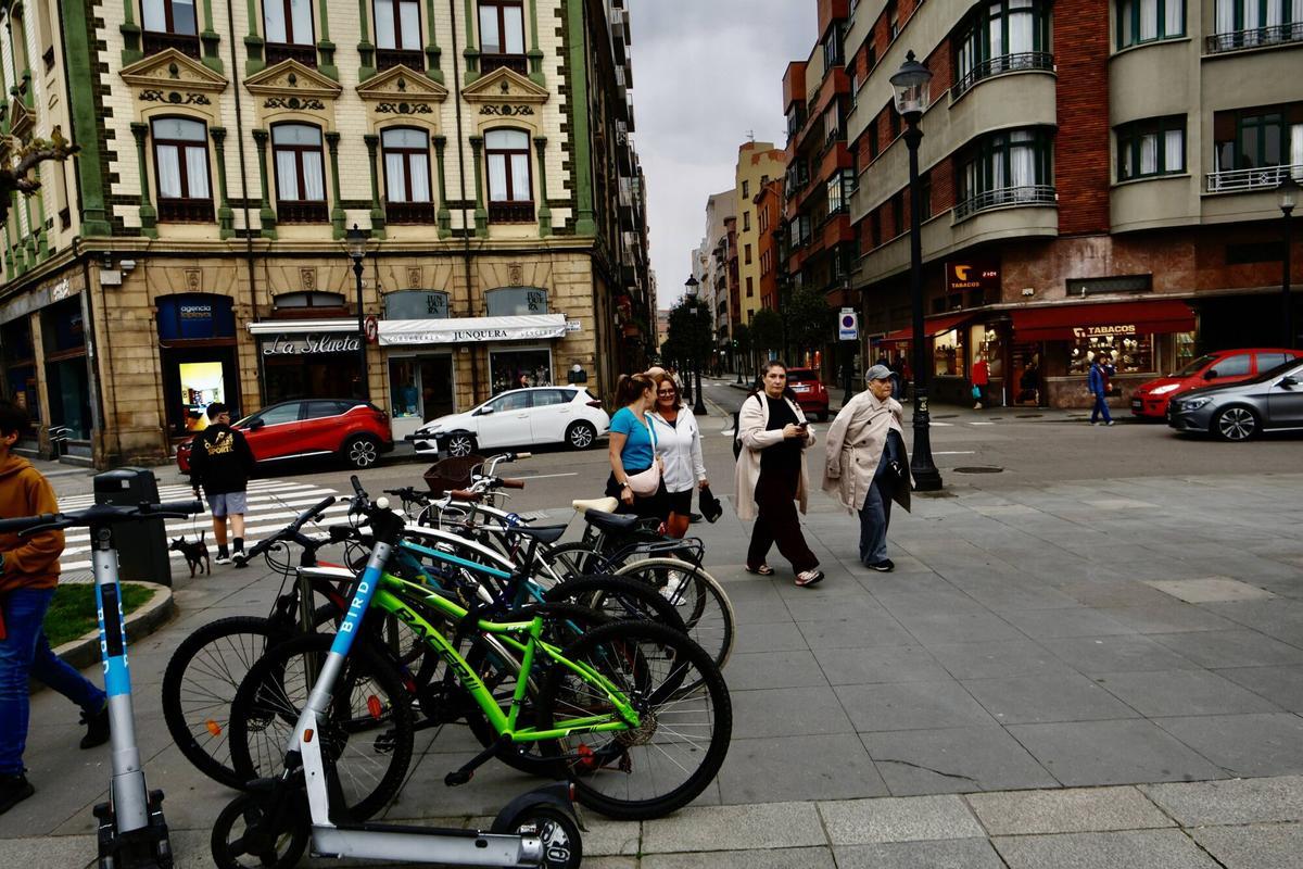 Reportaje de bicicletas y patinetes