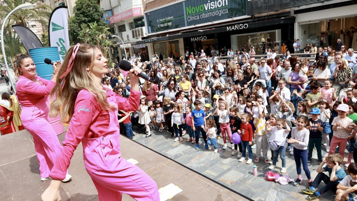 Velatorio de la Sardina Infantil, este viernes a las puertas del Corte Inglés de Murcia.