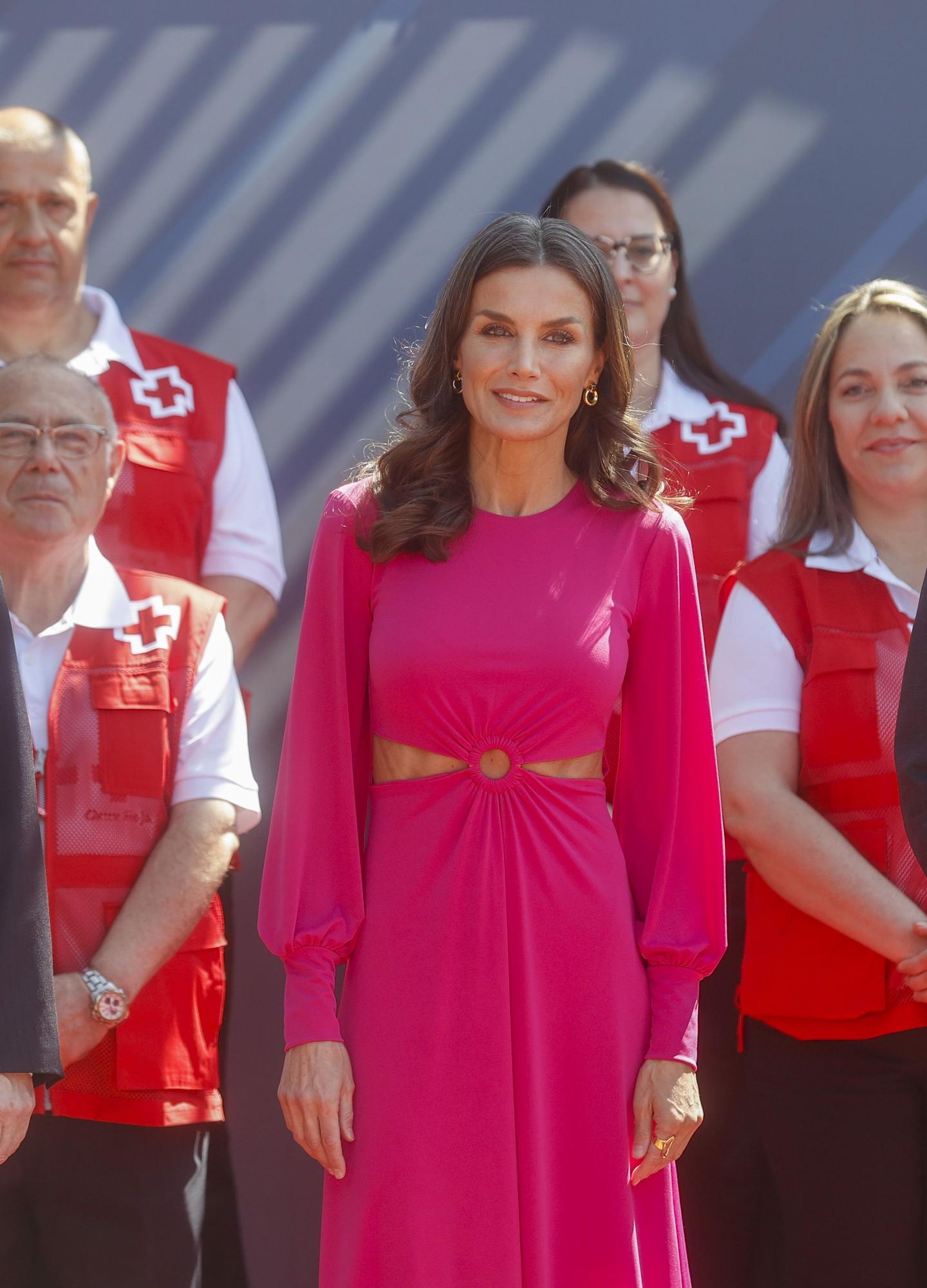 Así es el atrevido vestido de la reina Letizia que se vende en Torrent