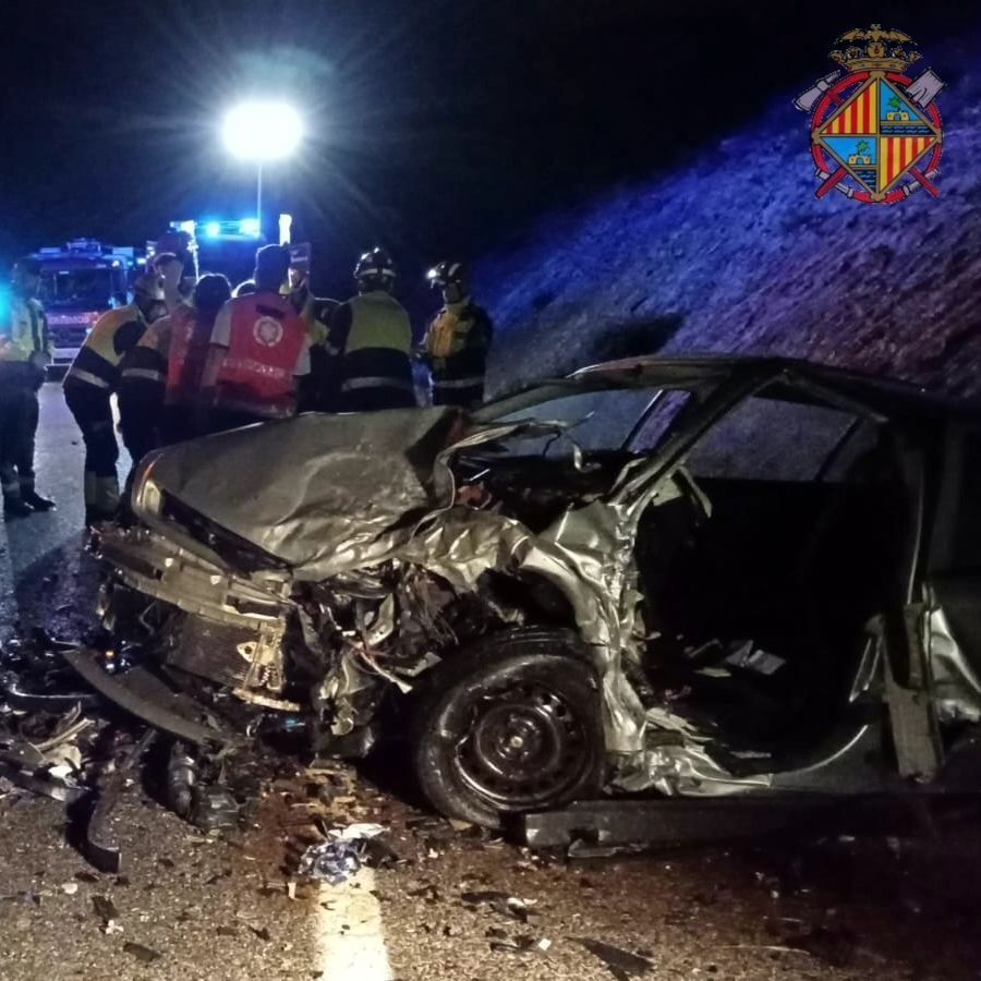 Dos heridos, uno en estado crítico, tras un accidente entre dos coches en la carretera de Cap Blanc