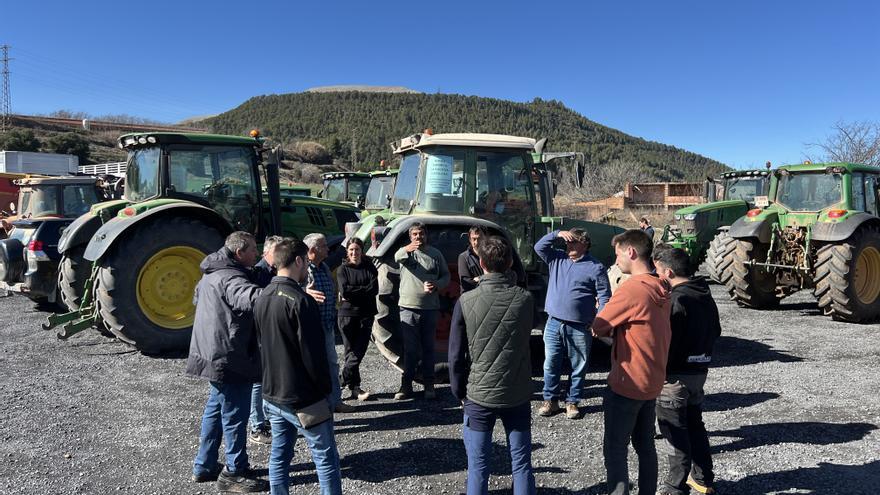 Els pagesos del Bages desconvoquen la marxa lenta a la C-16 per la &quot;forta&quot; presència policial