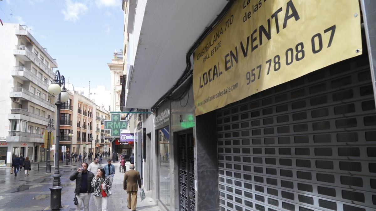 Un local comercial cerrado en la calle Concepción.
