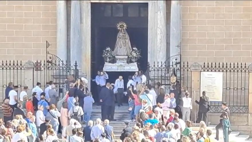 Salida de la Virgen de Bótoa para acompañar a La Soledad en Badajoz