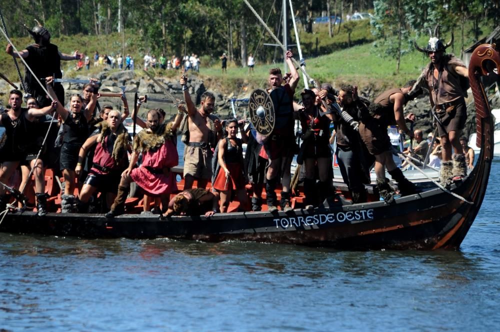 La recreación del desembarco se convierte en el acto central de la Romaría Vikinga