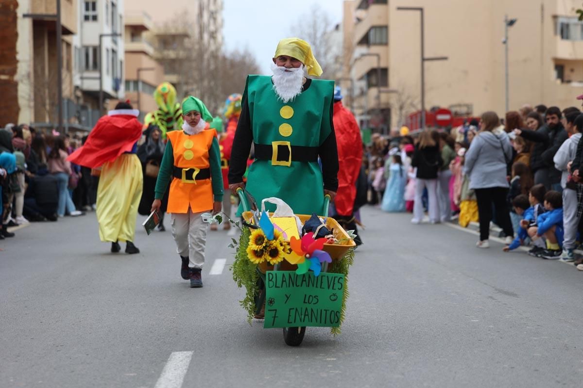 Búscate en las imágenes de la rúa de Carnaval de Ibiza