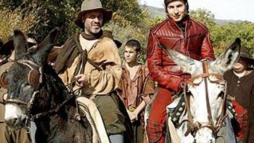 Lorenzo se pasa a las carreras de burros en &#039;Águila Roja&#039;