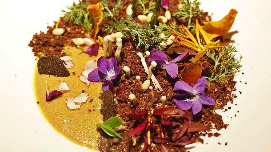 Una composició també gastronòmica elaborada amb elements florals.