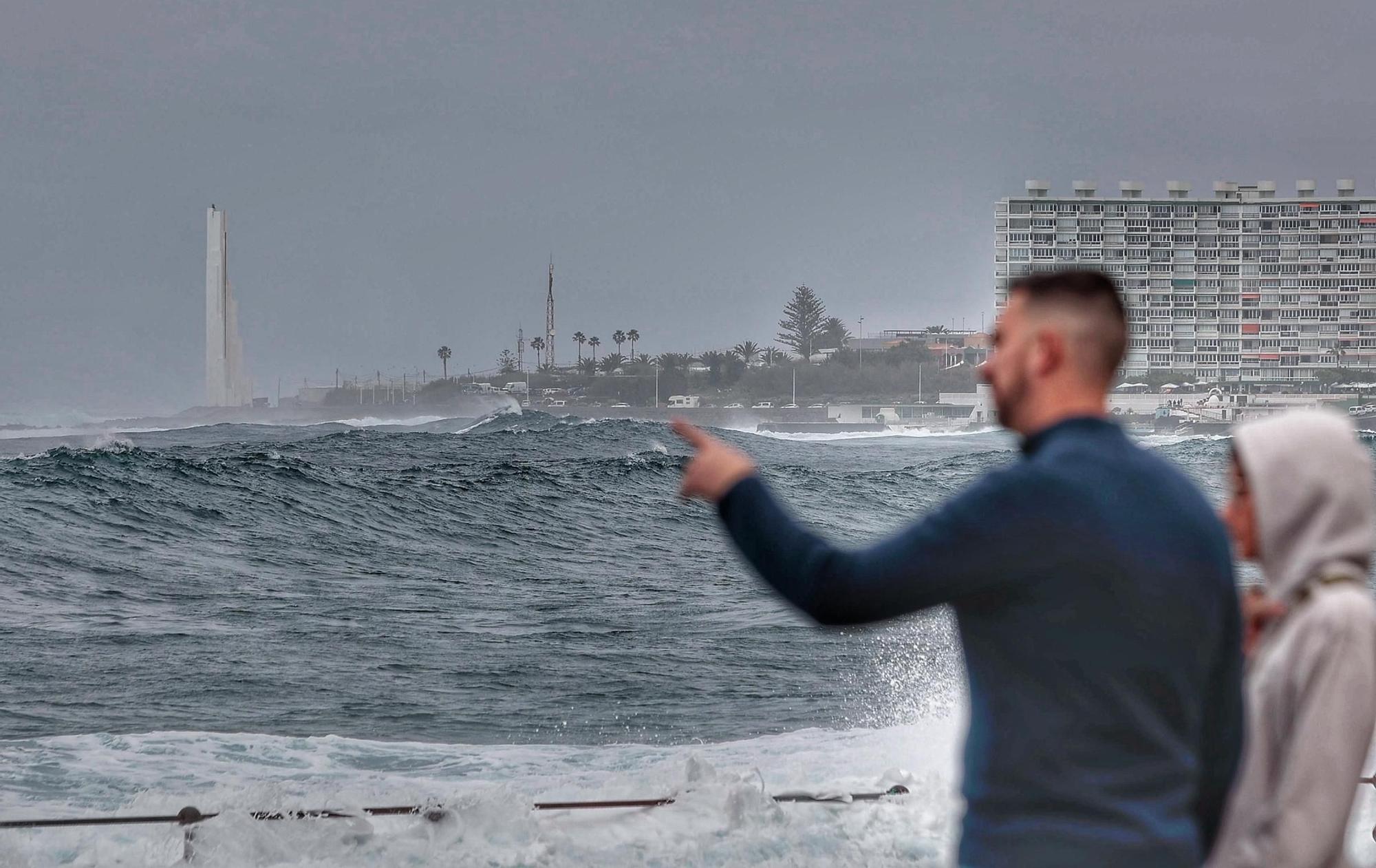 Fuerte oleaje en la costa de Tenerife