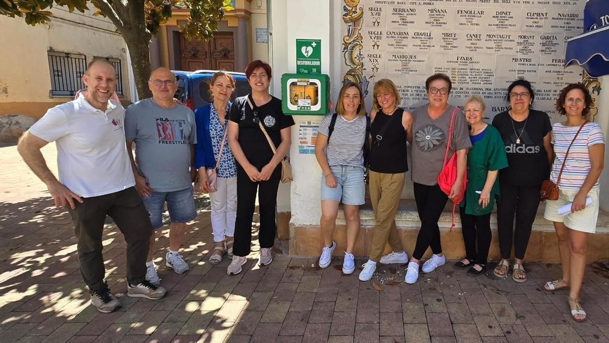 Inauguración del desfibrilador en la calle en Barx.