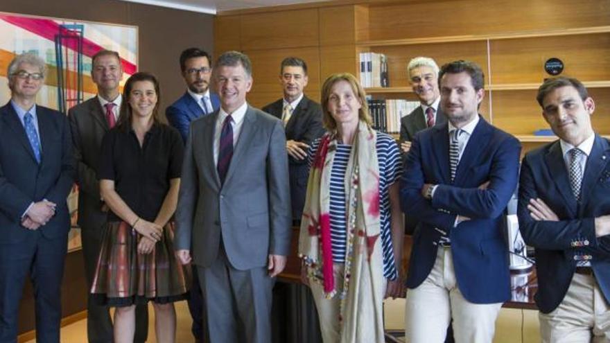 El equipo de Banca Privada de La Caixa, con su director territorial Xicu Costa, tercero por la izquierda.