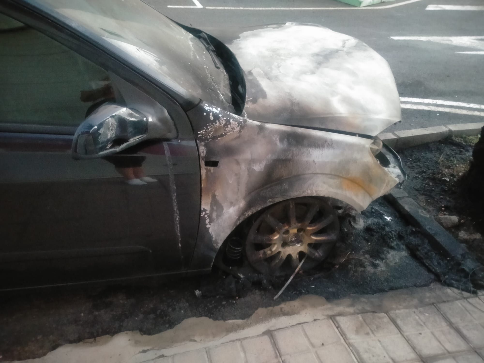 Arde el coche de Ana Hernández, exalcaldesa de Ingenio