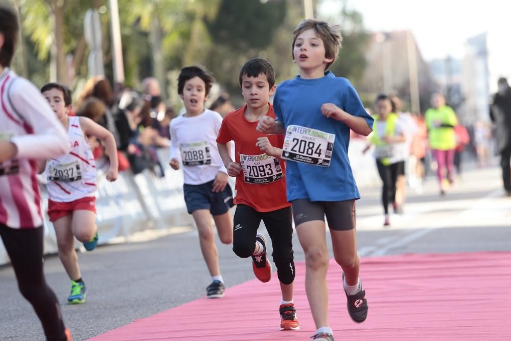 Más de dos mil deportistas corrieron esta mañana en la prueba que discurría por el centro de la ciudad del Louro