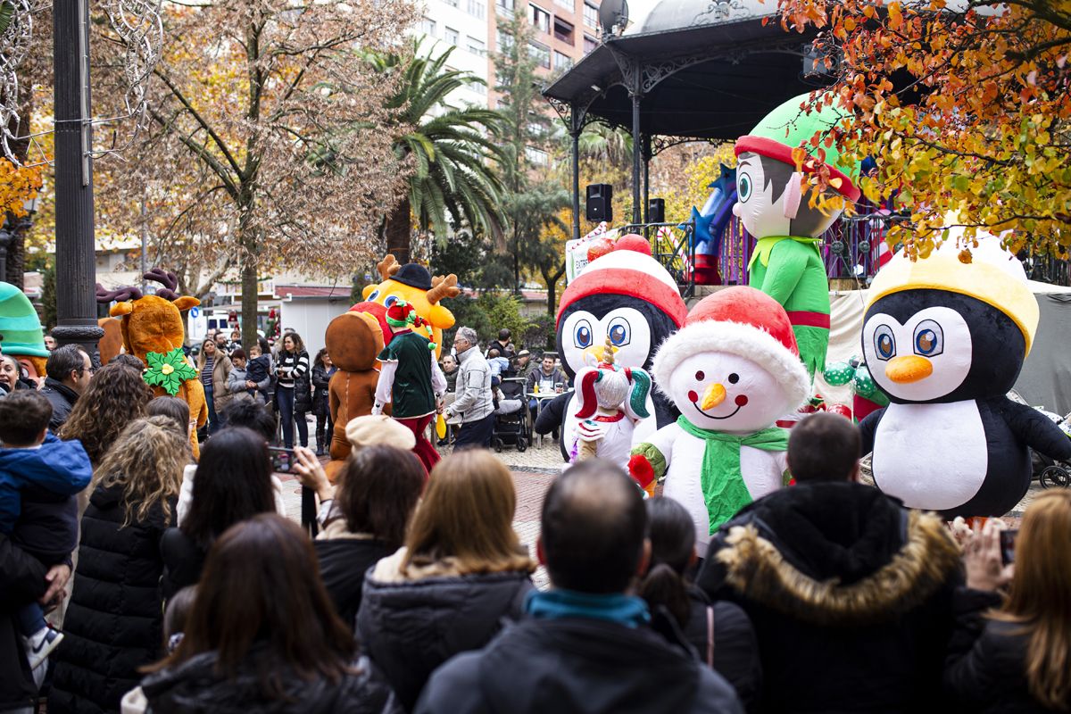Fotogalería | Así fue el pasacalles navideño en Cáceres