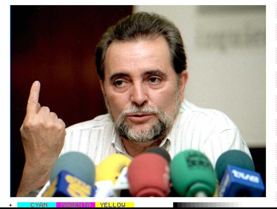 MD-120 MADRID,3-7-96.- JULIO ANGUITA,DURANTE LA RUEDA DE PRENSA  EN UN HOTEL DE MADRID EN RELACION CON LA POSTURA DE SU COALICION ANTE LOS PRESUPUESTOS GENERALES DEL ESTADO.EFE/PASTOR