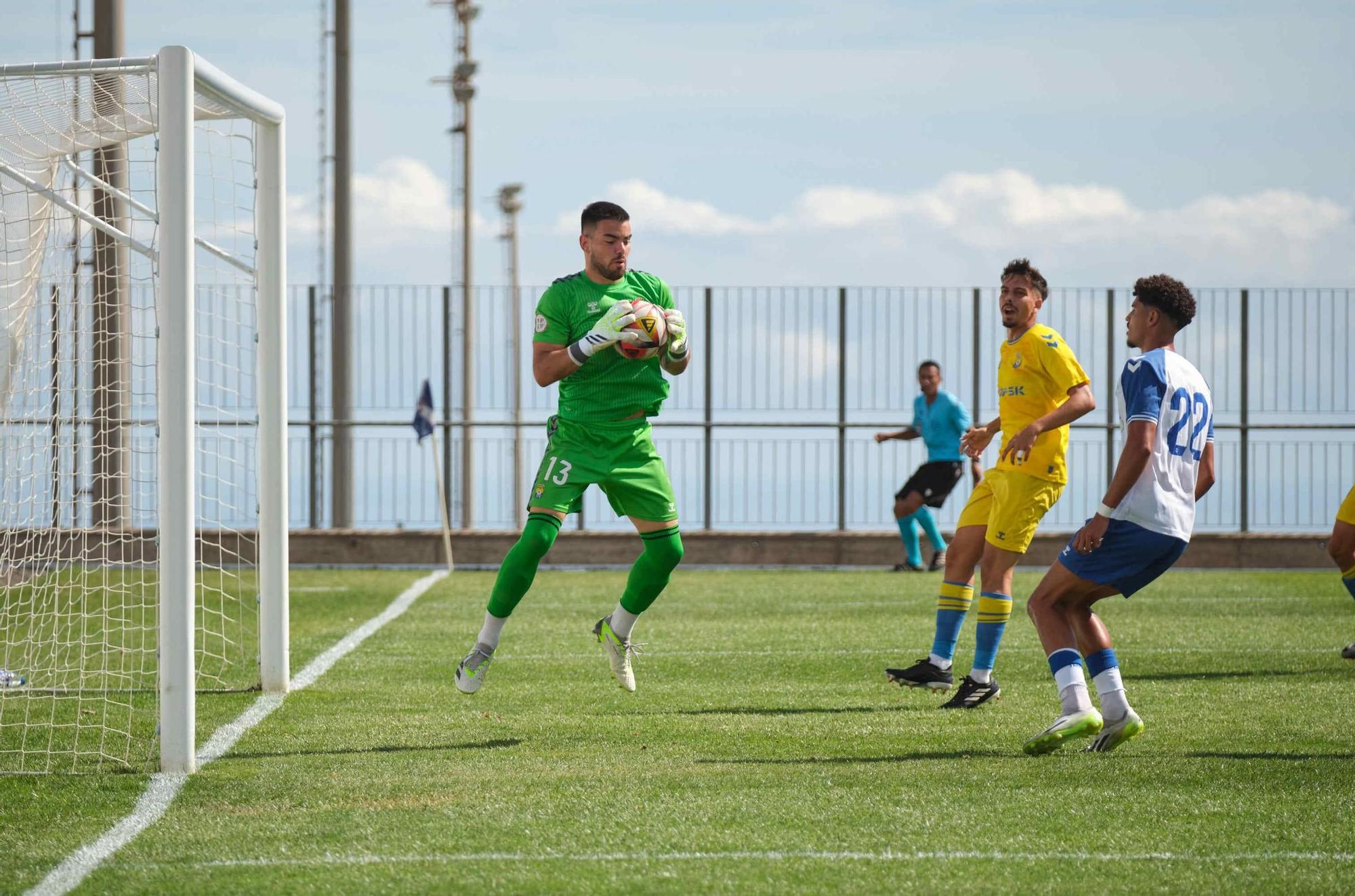 Derbi de Tercera RFEF entre CD Tenerife B y Las Palmas Atlético