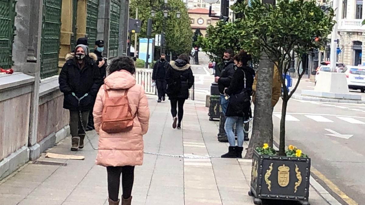 Hosteleros, esta tarde, encadenados ante la Junta.