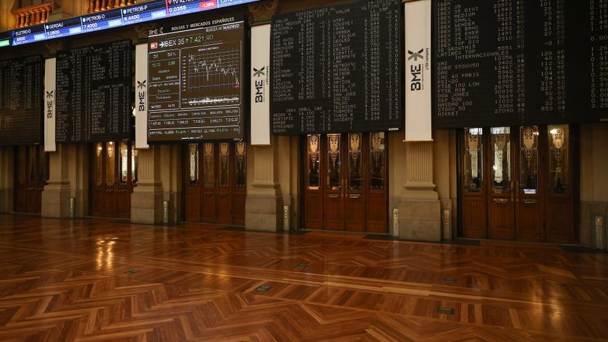 Índices bursátiles en el Palacio de la Bolsa de Madrid.