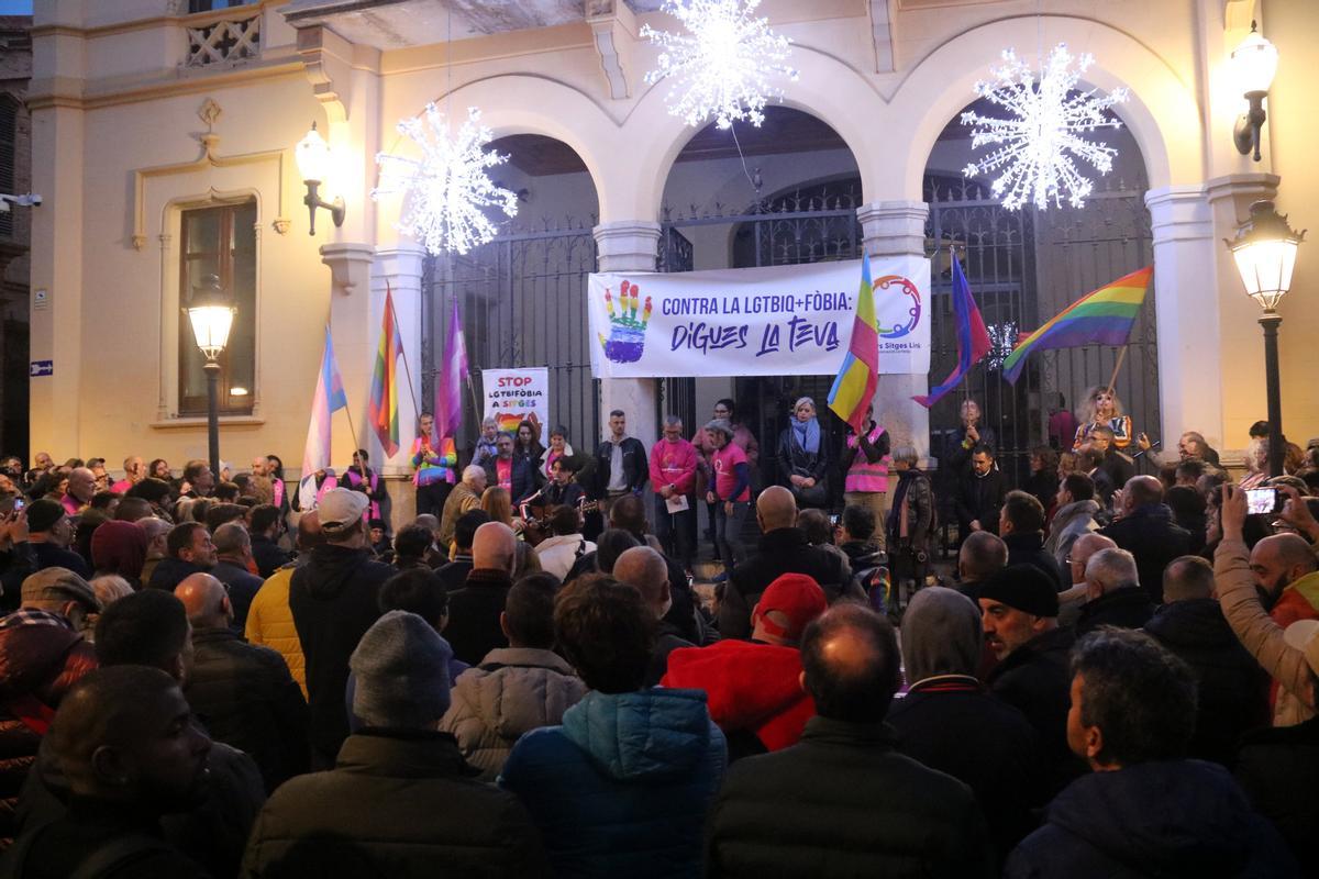 Concentració contra les darreres agressions homòfobes a Sitges