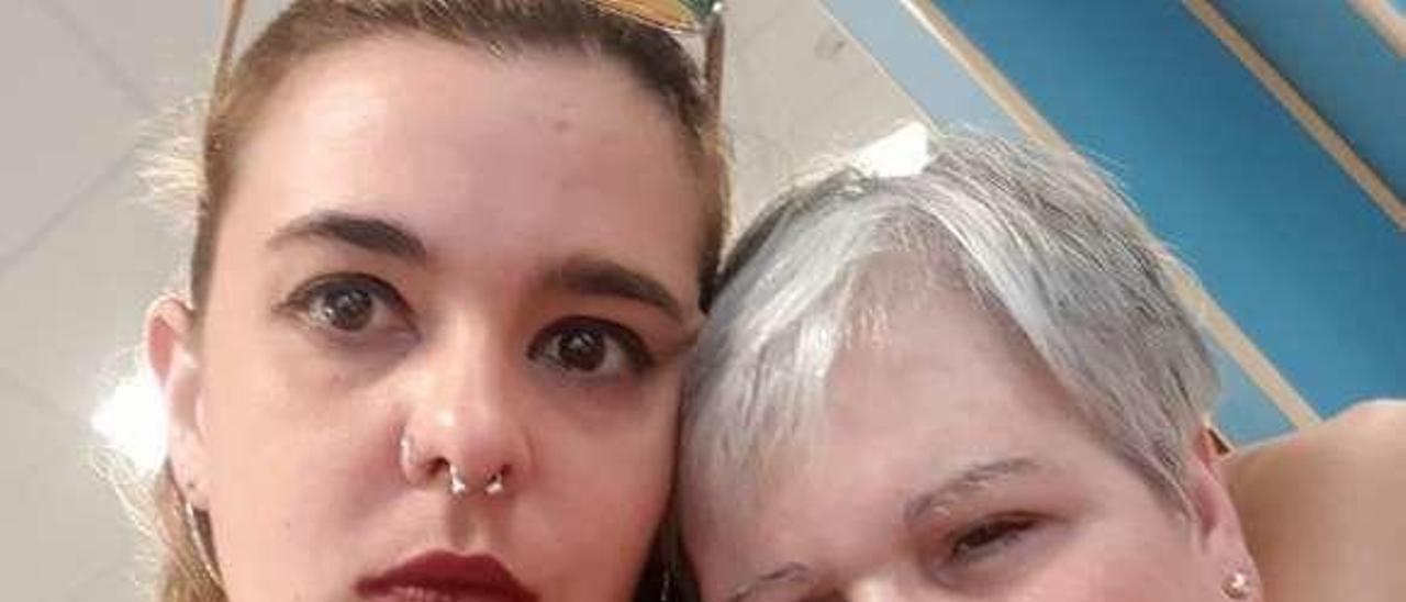 Rocío Rodríguez, en una foto con su madre. // G. Núñez