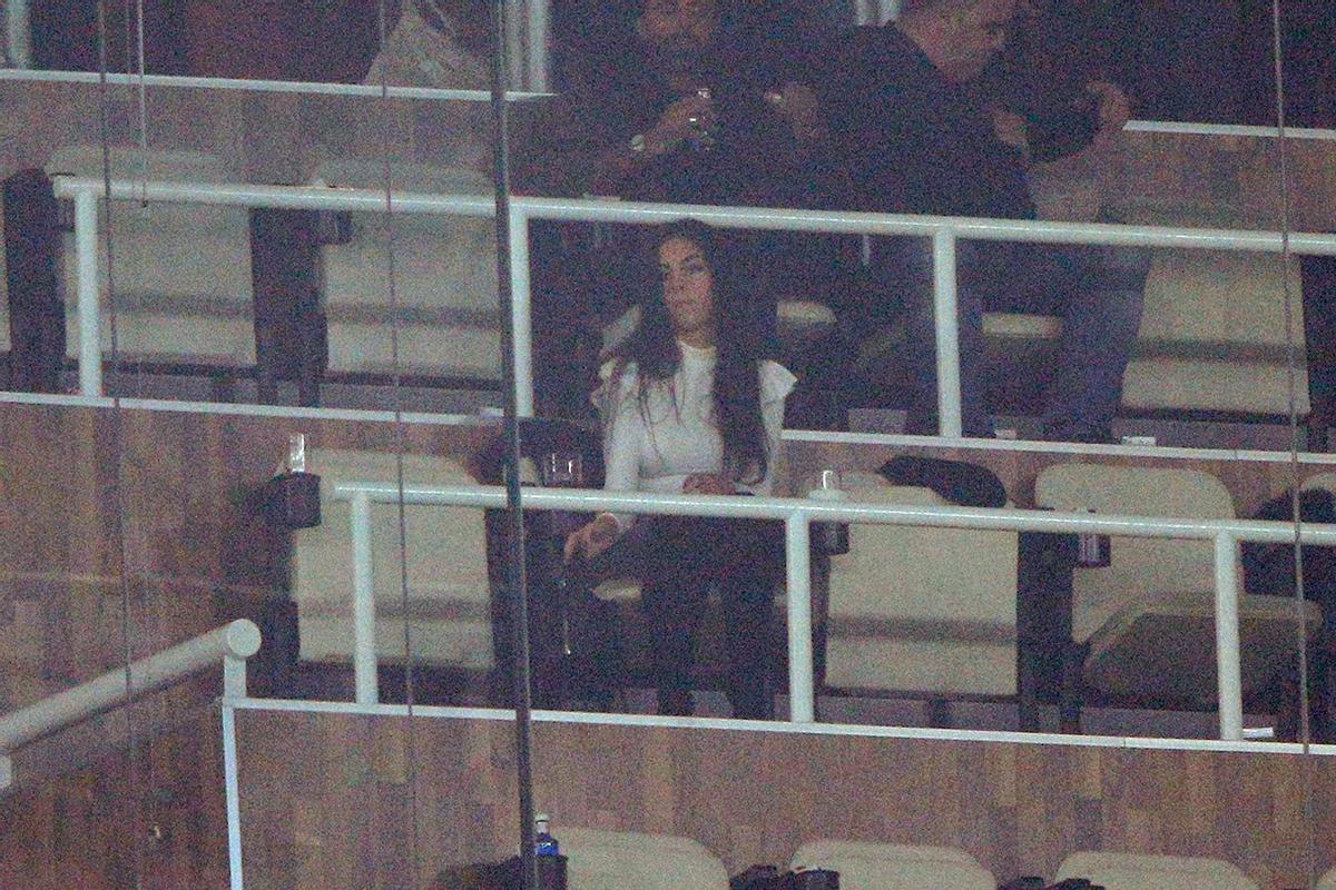 Georgina Rodriguez, sola, en el Santiago Bernabeu