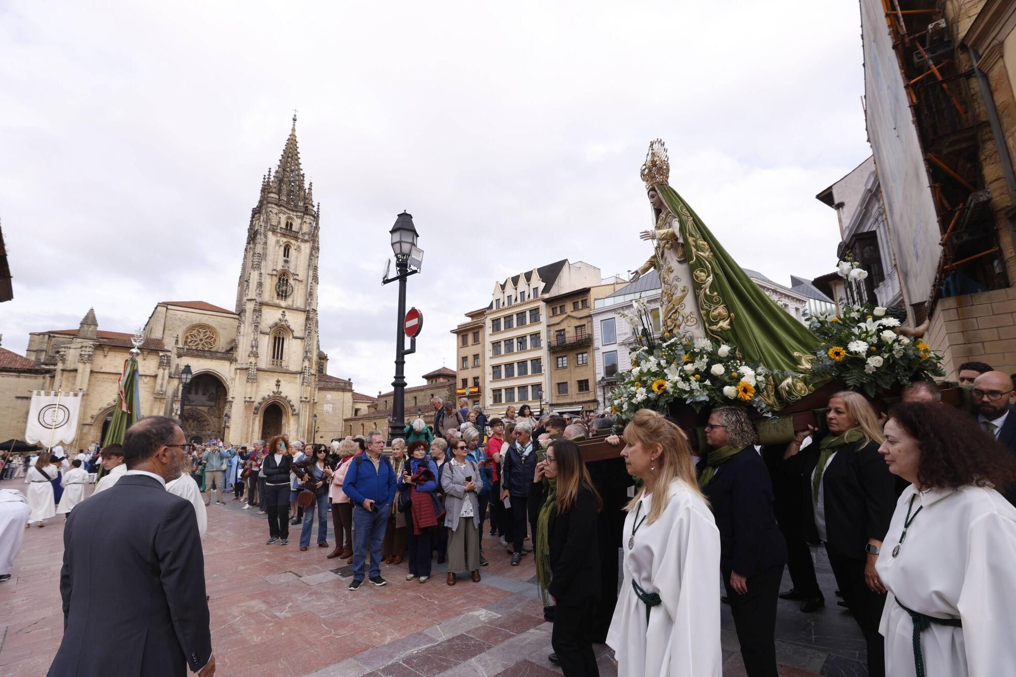 Así fue la procesión de la Esperanza en Oviedo. 