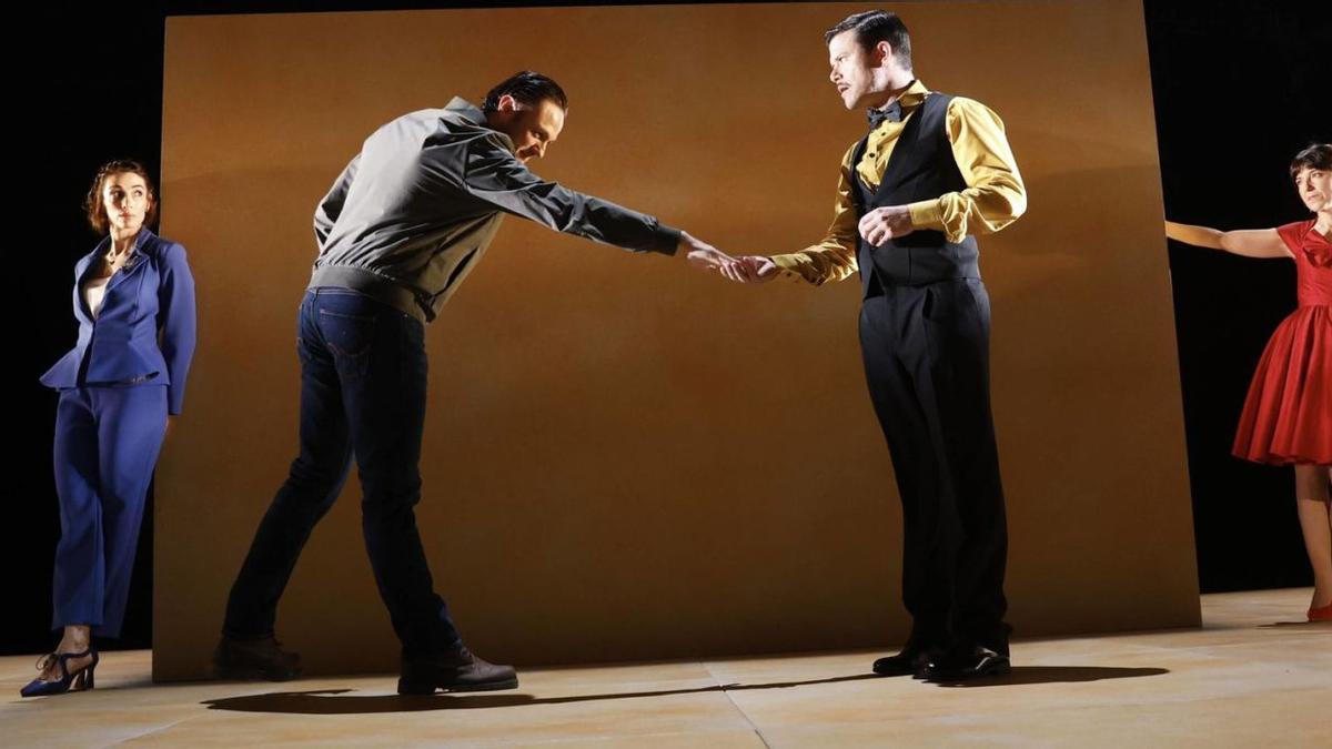 Un momento del estreno internacional de "Los dos hidalgos de Verona", ayer, en el teatro Palacio Valdés.