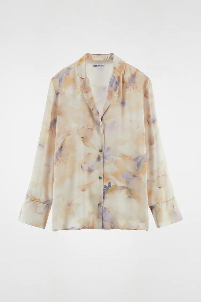 Camisa lencera con estampado tie-dye de Zara