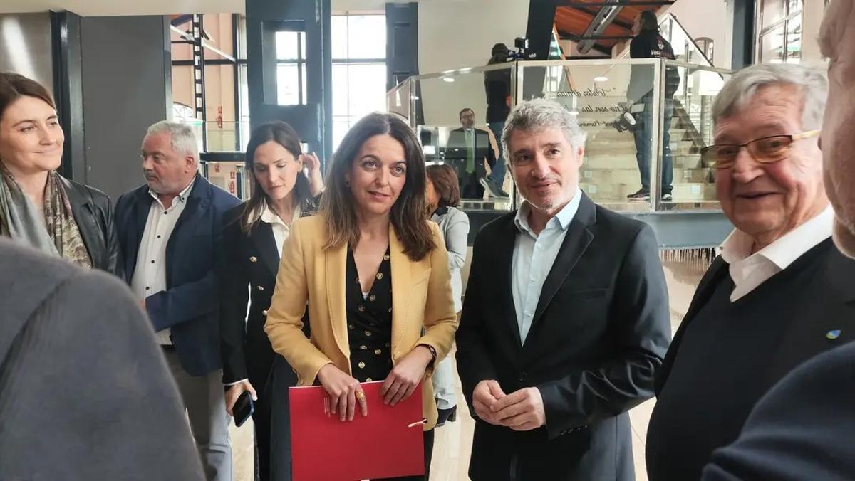 La consellera y el alcalde de Orihuela, este viernes, en la jornada