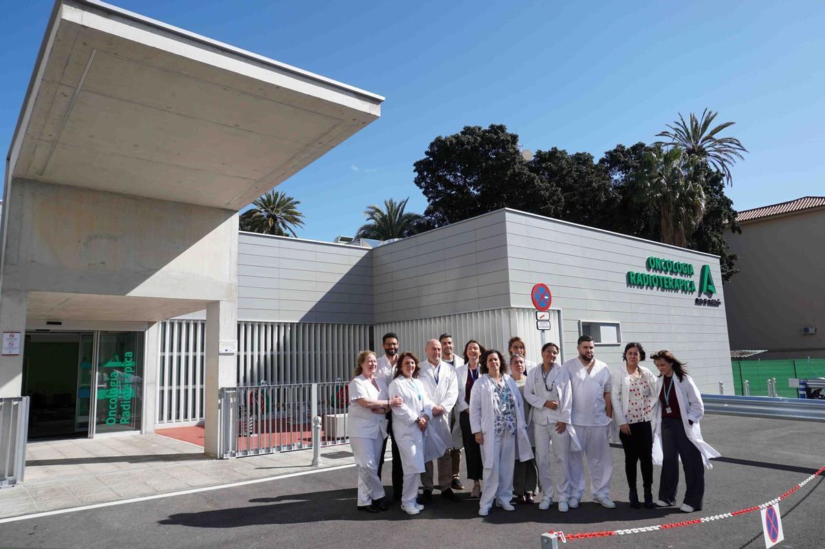 MLG 26-02-2025.- la consejera de Salud y Consumo, Rocío Hernández, visita el nuevo acelerador lineal del Hospital Materno Infantil y las nuevas urgencias.