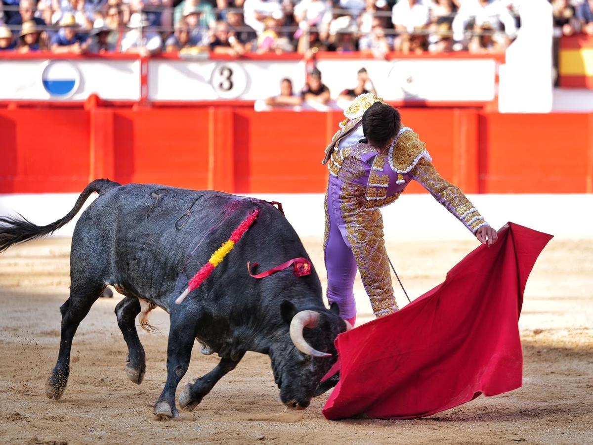 Un gran natural de Samule Navalón en Santander al tercer toro de La Quinta