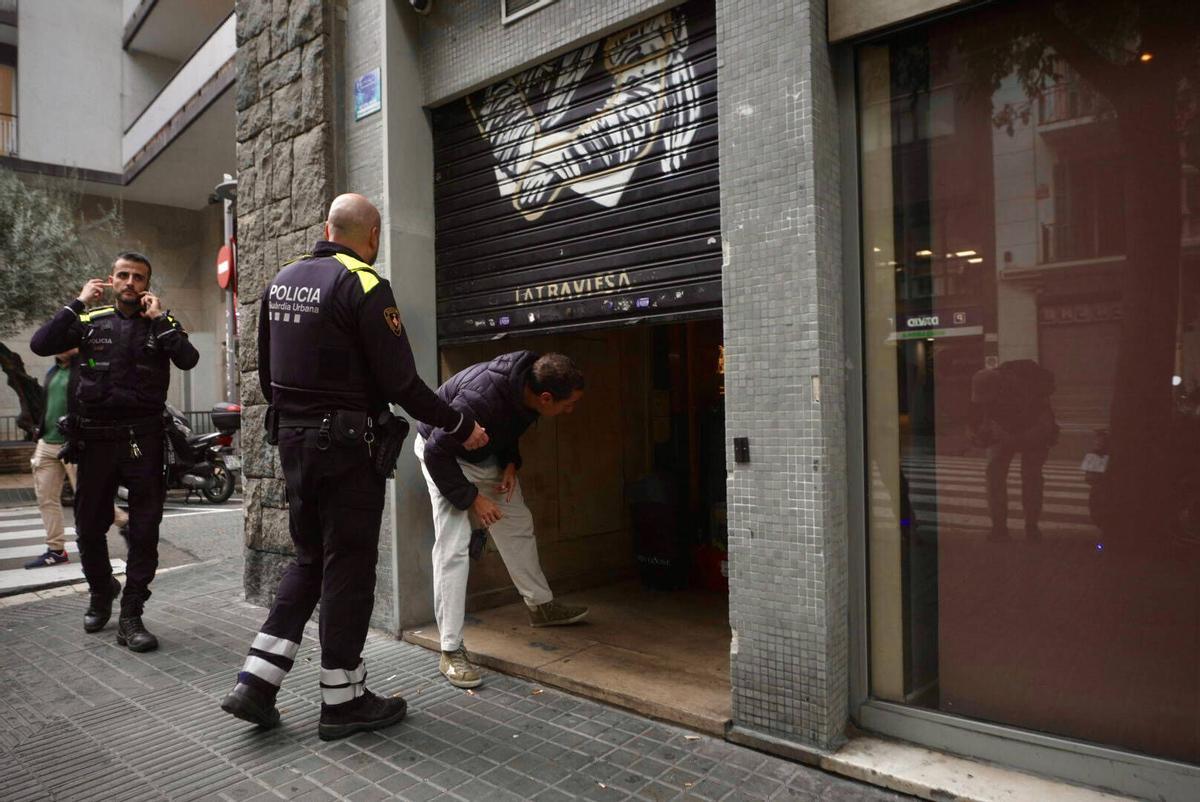 Barcelona vuelve a precintar el bar de Tuset donde Piqué y Clara Chía se conocieron. Imágenes de este 5 de noviembre de 2025.