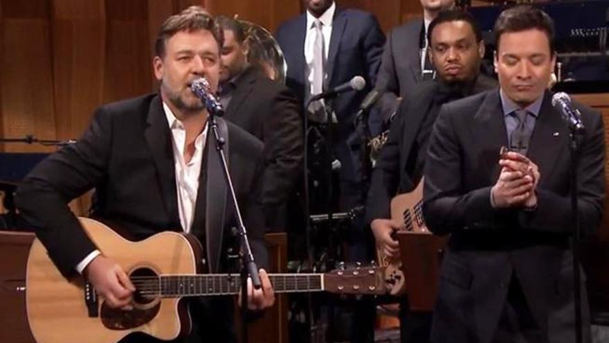 Rusell Crowe canta a Johnny Cash
