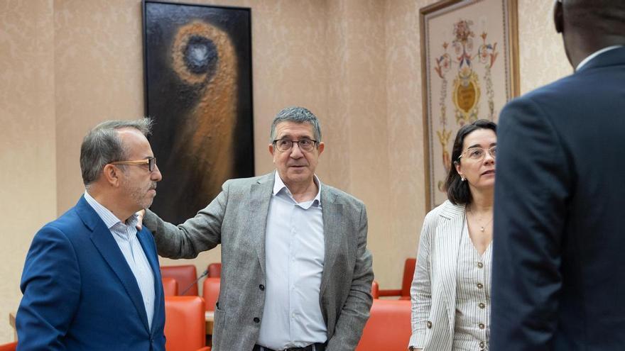 El PSOE admite que el CNI pudo haber avisado de entradas a nado a Ceuta, pero no alertó de su alcance