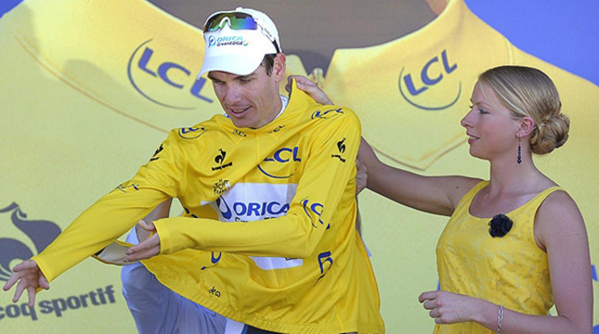 El sud-africà André Greipel es col·loca el mallot groc a Montpeller, després de finalitzar la sisena etapa del Tour.