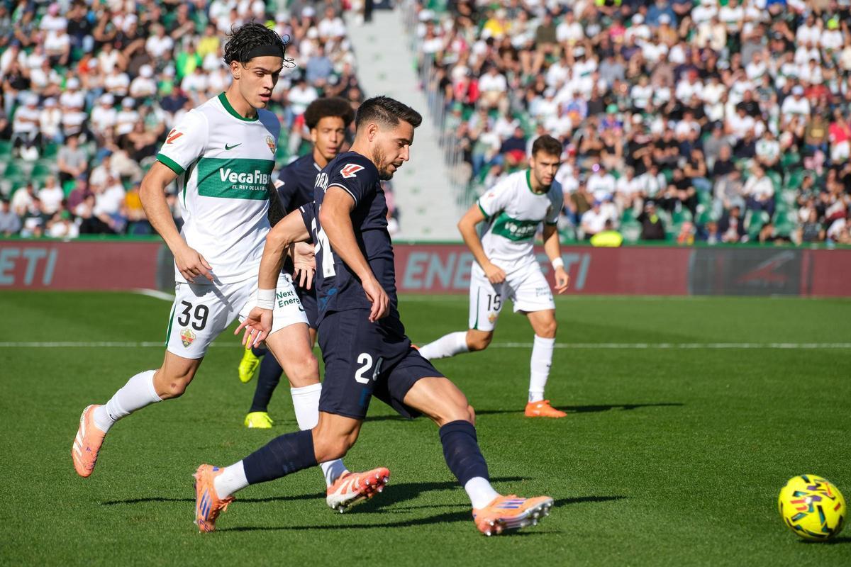 3-0. El Elche se reencuentra con la victoria ante un frágil Girona