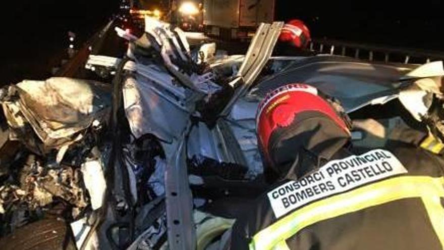 Coche implicado en el accidente ocurrido en la N-340 de Vinaròs el domingo.